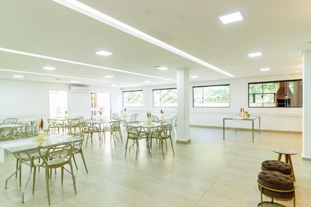 Apartamento à venda com 43m², 2 quartos e 1 vaga Apartamento à venda com 43m², 2 quartos e 1 vagaÁrea comum - Salão de festas