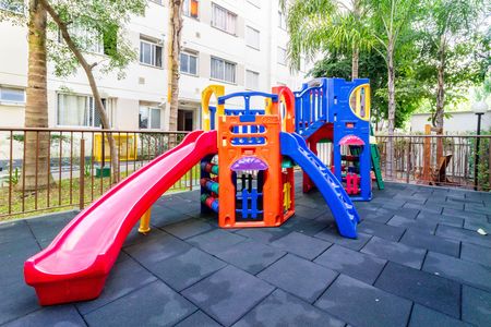 Apartamento à venda com 43m², 2 quartos e 1 vaga Apartamento à venda com 43m², 2 quartos e 1 vagaÁrea comum - Playground