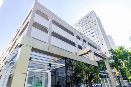 Apartamento à venda com 43m², 2 quartos e 1 vaga Apartamento à venda com 43m², 2 quartos e 1 vagaFachada e Portaria