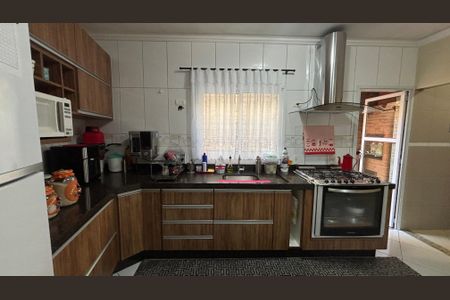 Casa à venda com 128m², 3 quartos e 2 vagasCozinha