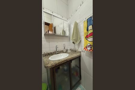 Casa à venda com 128m², 3 quartos e 2 vagasBanheiro