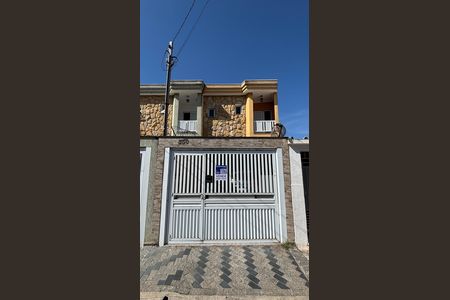 Casa à venda com 128m², 3 quartos e 2 vagasFachada