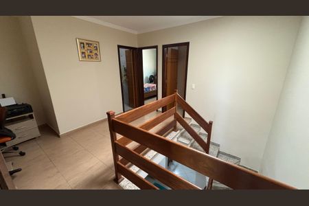 Casa à venda com 128m², 3 quartos e 2 vagasEscada
