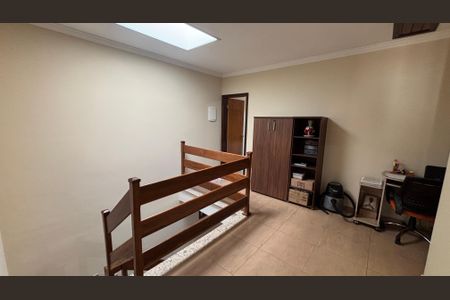 Escada - Escritório  de casa à venda com 3 quartos, 128m² em Santa Terezinha, Santo André