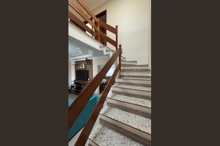 Escada de casa à venda com 3 quartos, 128m² em Santa Terezinha, Santo André