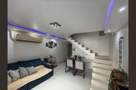 Sala de casa de condomínio para alugar com 3 quartos, 120m² em Taquara, Rio de Janeiro