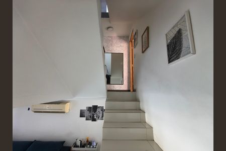 Casa de condomínio para alugar com 120m², 3 quartos e 1 vagaEscada - Andar Superior