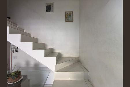 Casa de condomínio para alugar com 120m², 3 quartos e 1 vagaEscada - Andar Superior