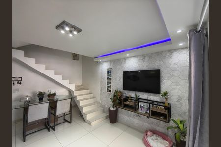Sala de casa de condomínio para alugar com 3 quartos, 120m² em Taquara, Rio de Janeiro