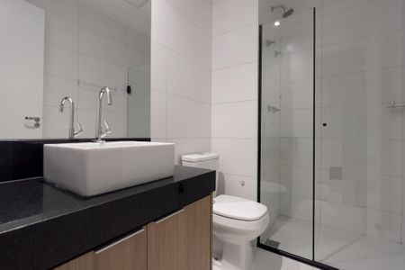 Banheiro de kitnet/studio para alugar com 1 quarto, 27m² em Centro, Guarulhos