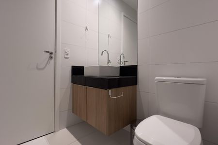 Banheiro de kitnet/studio para alugar com 1 quarto, 27m² em Centro, Guarulhos