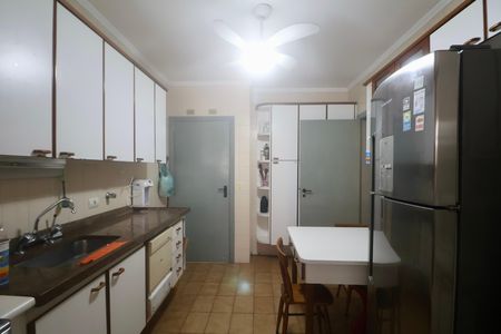 Apartamento para alugar com 130m², 4 quartos e 2 vagasCozinha