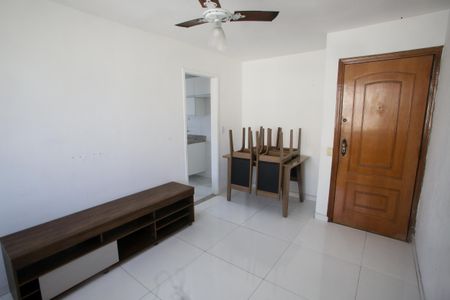 Sala de apartamento para alugar com 2 quartos, 55m² em Taquara, Rio de Janeiro