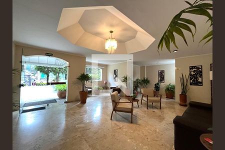 Apartamento para alugar com 74m², 2 quartos e 2 vagasHall social