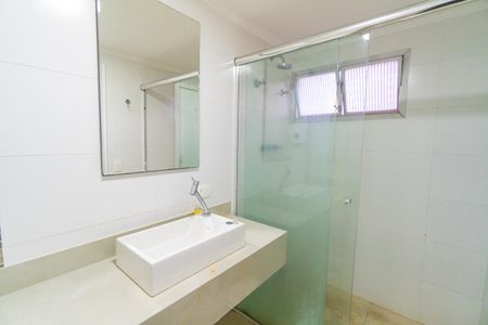Apartamento para alugar com 74m², 2 quartos e 2 vagasBanheiro