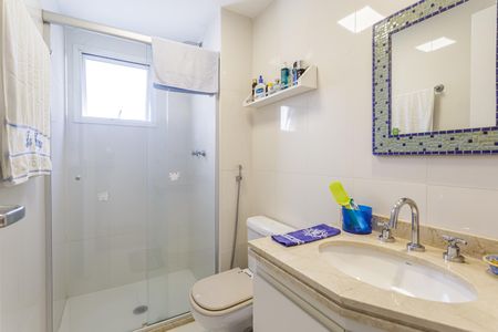 Apartamento à venda com 210m², 3 quartos e 3 vagasBanheiro da Suíte 1