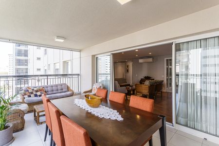 Apartamento à venda com 210m², 3 quartos e 3 vagasVaranda