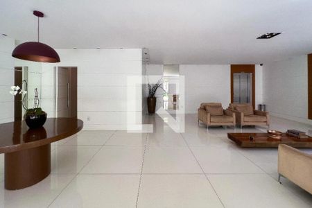 Apartamento à venda com 210m², 3 quartos e 3 vagasHall social