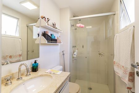 Apartamento à venda com 210m², 3 quartos e 3 vagasBanheiro da Suíte 2