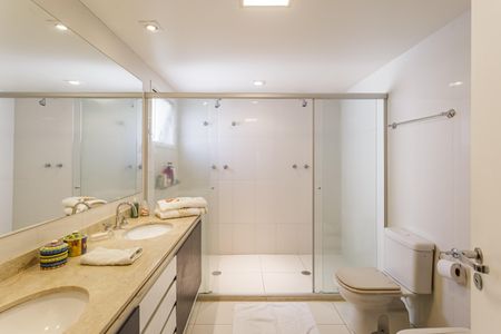 Apartamento à venda com 210m², 3 quartos e 3 vagasBanheiro da Suíte 3