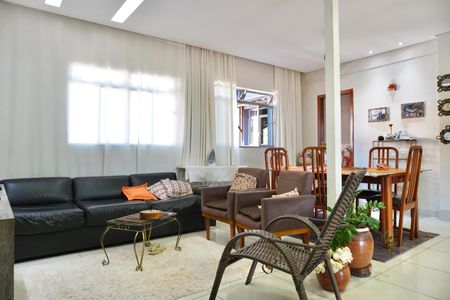 Sala  de apartamento para alugar com 2 quartos, 90m² em Boa Vista, Belo Horizonte
