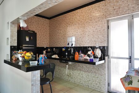 Apartamento para alugar com 90m², 2 quartos e sem vagaCozinha 
