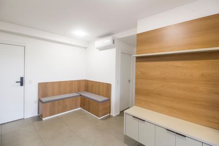Sala  de apartamento para alugar com 2 quartos, 64m² em Alphaville Empresarial, Barueri