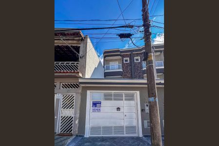Casa à venda com 185m², 3 quartos e 4 vagas Casa à venda com 185m², 3 quartos e 4 vagasFachada