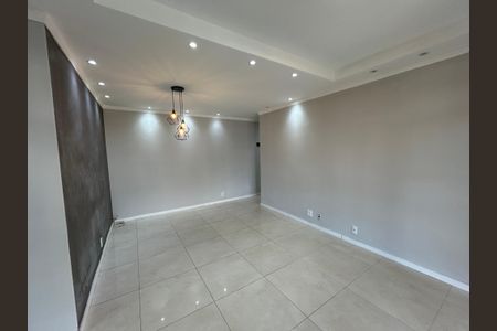 Sala de apartamento para alugar com 2 quartos, 75m² em Vila Valqueire, Rio de Janeiro