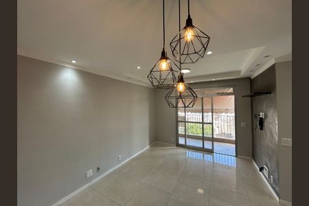 Sala de apartamento para alugar com 2 quartos, 75m² em Vila Valqueire, Rio de Janeiro