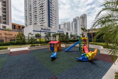 Apartamento à venda com 65m², 2 quartos e 2 vagasÁrea comum - Playground