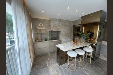 Apartamento à venda com 234m², 4 quartos e 3 vagas Apartamento à venda com 234m², 4 quartos e 3 vagasSala de jantar