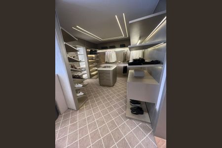 Apartamento à venda com 234m², 4 quartos e 3 vagas Apartamento à venda com 234m², 4 quartos e 3 vagasCloset