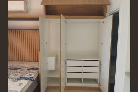 Foto 04 de apartamento para alugar com 1 quarto, 42m² em Campo Belo, São Paulo