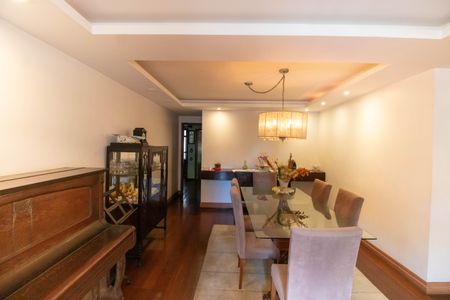 Apartamento à venda com 250m², 3 quartos e 2 vagasSala