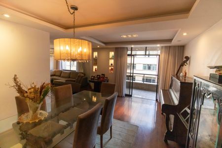 Apartamento à venda com 250m², 3 quartos e 2 vagasSala