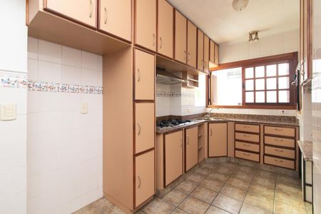 Casa para alugar com 400m², 3 quartos e 6 vagasCozinha e Área de Serviço