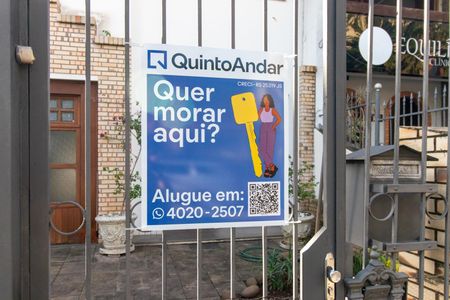Casa para alugar com 400m², 3 quartos e 6 vagasFachada