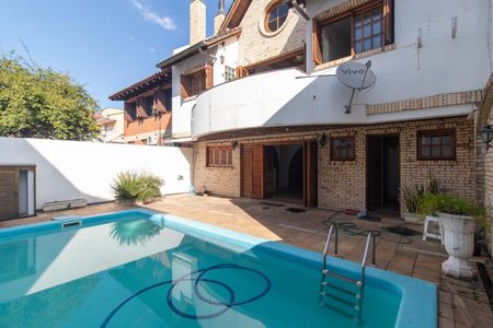 Casa para alugar com 400m², 3 quartos e 6 vagasQuintal