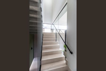 Apartamento à venda com 520m², 4 quartos e 3 vagas Apartamento à venda com 520m², 4 quartos e 3 vagasEscada