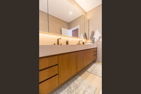 Apartamento à venda com 520m², 4 quartos e 3 vagas Apartamento à venda com 520m², 4 quartos e 3 vagasBanheiro da Suíte