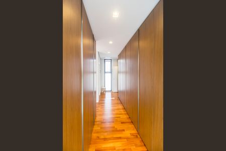 Apartamento à venda com 520m², 4 quartos e 3 vagas Apartamento à venda com 520m², 4 quartos e 3 vagasCloset da suíte