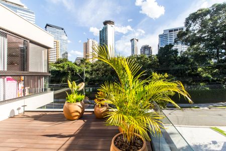 Apartamento à venda com 520m², 4 quartos e 3 vagas Apartamento à venda com 520m², 4 quartos e 3 vagasVaranda