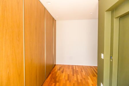 Apartamento à venda com 520m², 4 quartos e 3 vagas Apartamento à venda com 520m², 4 quartos e 3 vagasCorredor