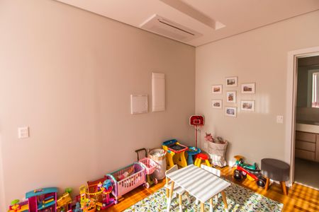 Apartamento à venda com 520m², 4 quartos e 3 vagas Apartamento à venda com 520m², 4 quartos e 3 vagasSuíte 2