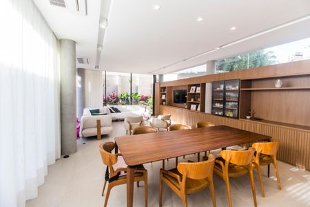 Apartamento à venda com 520m², 4 quartos e 3 vagas Apartamento à venda com 520m², 4 quartos e 3 vagasSala