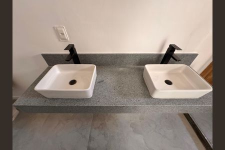 Apartamento à venda com 255m², 3 quartos e 2 vagasSuíte 1 - Banheiro