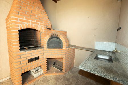 Casa à venda com 75m², 2 quartos e 1 vaga Casa à venda com 75m², 2 quartos e 1 vagaQUINTAL E CHURRASQUEIRA