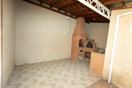 Casa à venda com 75m², 2 quartos e 1 vaga Casa à venda com 75m², 2 quartos e 1 vagaQUINTAL E CHURRASQUEIRA