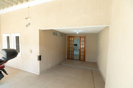 Casa à venda com 75m², 2 quartos e 1 vaga Casa à venda com 75m², 2 quartos e 1 vagaGARAGUEM